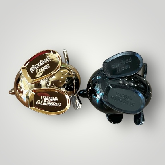 Virgin Atlantic Airlines Salt & Pepper Cute Airplane shakers Collectible Set New - Picture 8 of 10